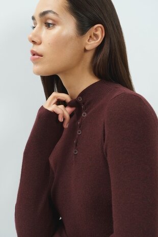 Yaya Turtle rib fitted sweater with botton detail bitter chocolate red