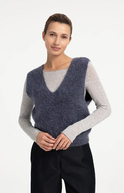 Yaya Spencer with deep v-neck odyssey gray melange