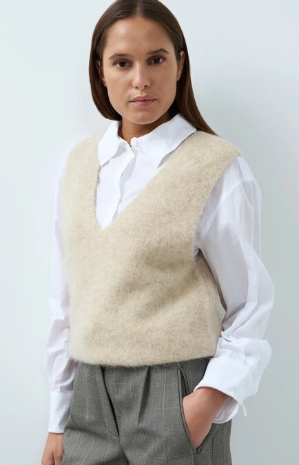 Yaya Spencer with deep v-neck light beige melange